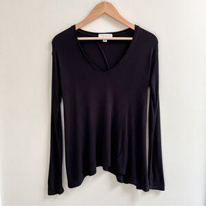 [white + warren] v neck ribbed sharkbite hem long sleeve tee black XS